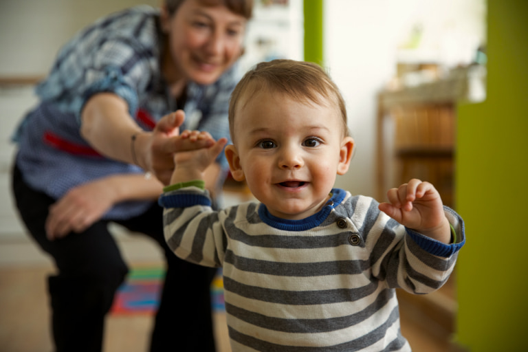 F0389 - Parenting  Everyday Diaper Tips