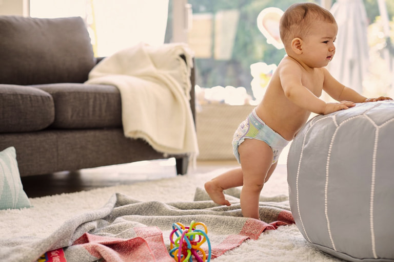 F0446_Parenting _Diaper Tips_Lift_Shift