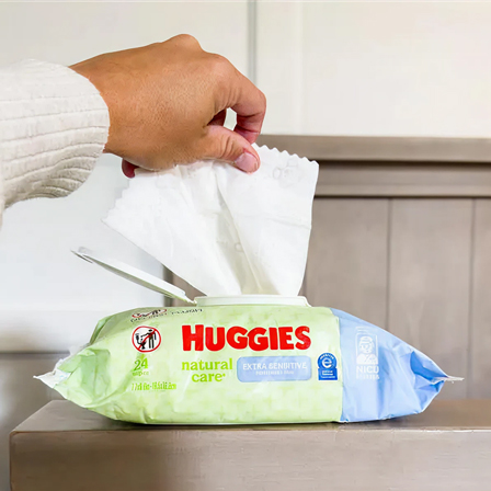 Parent using Huggies® Natural Care® Extra Sensitive diaper wipe made for baby’s sensitive skin 
